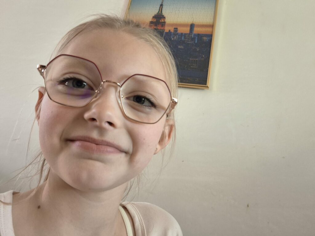 jeune demoiselle sans les brûlures